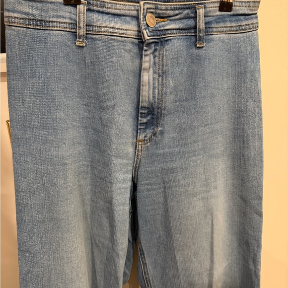 Zara Light Blue Relaxed Jeans - Picture 2 of 7